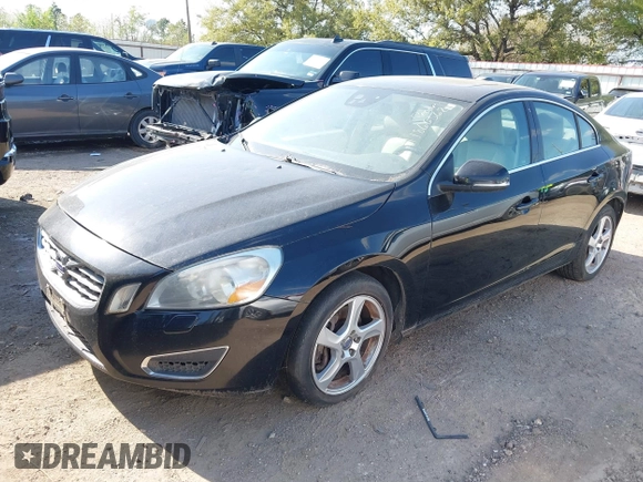 2013 Volvo S60 T5 Premier z VIN YV1612FS8D2191148, wystawiony jako IAAI lot #41866362 z przebiegiem 200 847 mil mil oraz . Historia ofert i sprzedaży dostępna na DreamBid. Obrazek 2.