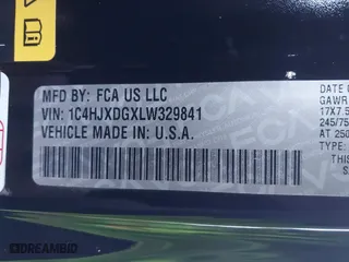 2020 Jeep Wrangler Unlimited Sport Altitude with VIN 1C4HJXDGXLW329841, listed as a IAAI auction lot 41060142 with 57,243 mi miles. Bid and sale history available at carsss.com. Image 9.