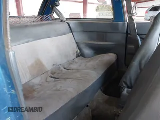 1990 Geo Metro z VIN 2C1MS2469L6015529, wystawiony jako IAAI lot #41902168 z przebiegiem 95 772 mil mil oraz . Historia ofert i sprzedaży dostępna na DreamBid. Obrazek 8.