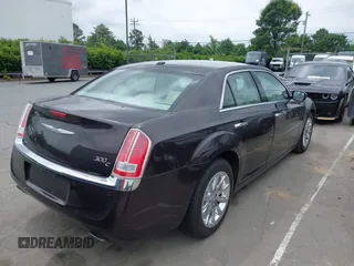 2012 Chrysler 300 C z VIN 2C3CCAET5CH188208, wystawiony jako IAAI lot #42389254 z przebiegiem 115 016 mil mil oraz . Historia ofert i sprzedaży dostępna na DreamBid. Obrazek 4.