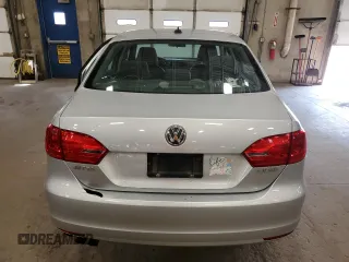 2013 Volkswagen Jetta SE z VIN 3VWDX7AJ5DM255319, wystawiony jako Copart lot #53966435 z przebiegiem 155 561 mil mil oraz Szkoda całkowita • Salvage title. Historia ofert i sprzedaży dostępna na DreamBid. Obrazek 6.