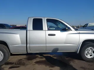 2008 Dodge Dakota ST with VIN 1D7HE22KX8S626188, listed as a IAAI auction lot 41454772 with 215,297 mi miles and . Bid and sale history available at carsss.com. Image 13.