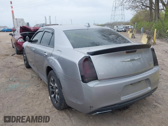 2016 Chrysler 300 S z VIN 2C3CCAGG7GH152395, wystawiony jako IAAI lot #42067089 z przebiegiem 127 300 mil mil oraz . Historia ofert i sprzedaży dostępna na DreamBid. Obrazek 3.