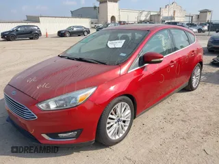 2018 Ford Focus Titanium z VIN 1FADP3N24JL313938, wystawiony jako IAAI lot #42050701 z przebiegiem 162 859 mil mil oraz . Historia ofert i sprzedaży dostępna na DreamBid. Obrazek 18.