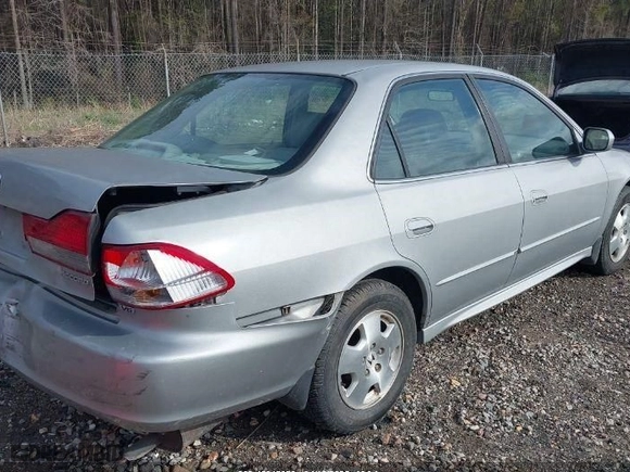 2001 Honda Accord Sdn EX w/Leather with VIN 1HGCG16591A044738, listed as a IAAI auction lot 42015929 with 225,963 mi miles. Bid and sale history available at carsss.com. Image 4.