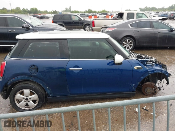 2018 MINI Hardtop Cooper with VIN WMWXP5C50J2G64237, listed as a IAAI auction lot 42460160 with Not provided miles and . Bid and sale history available at DreamBid. Image 12.