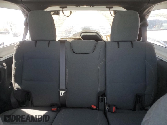 2025 Jeep Wrangler Sahara z VIN 1C4PJXEN8SW529320, wystawiony jako Copart lot #57918605 z przebiegiem 15 706 mil mil oraz Czysty tytuł • Clean title. Historia ofert i sprzedaży dostępna na DreamBid. Obrazek 10.