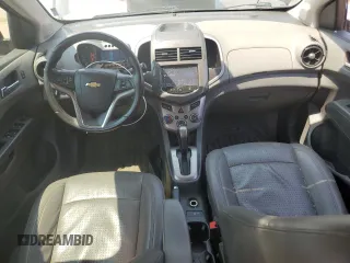 2014 Chevrolet Sonic LTZ z VIN 1G1JE6SB5E4241777, wystawiony jako Copart lot #60117705 z przebiegiem 139 287 mil mil oraz Czysty tytuł • Clean title. Historia ofert i sprzedaży dostępna na DreamBid. Obrazek 8.