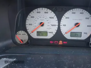 1999 Volkswagen Golf z VIN 3VWJA81HXXM215507, wystawiony jako IAAI lot #41391464 z przebiegiem 167 875 mil mil oraz . Historia ofert i sprzedaży dostępna na DreamBid. Obrazek 15.