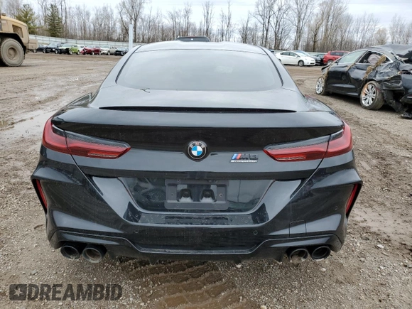 2020 BMW M8 z VIN WBSAE0C0XLCD01469, wystawiony jako Copart lot #47221453 z przebiegiem Nie podano mil oraz . Historia ofert i sprzedaży dostępna na DreamBid. Obrazek 6.