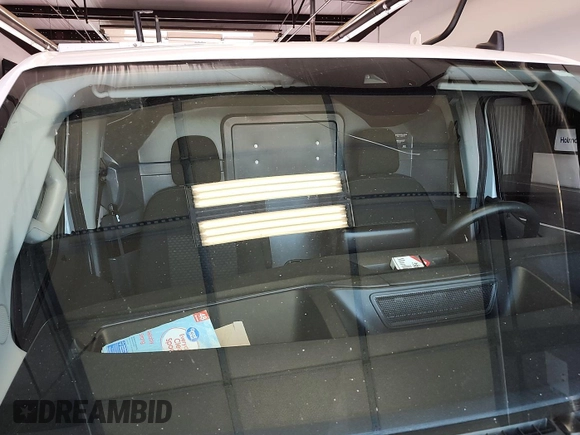2020 Ford Transit z VIN 1FTBR1YG3LKA32438, wystawiony jako IAAI lot #42201727 z przebiegiem 124 459 mil mil oraz . Historia ofert i sprzedaży dostępna na DreamBid. Obrazek 1.