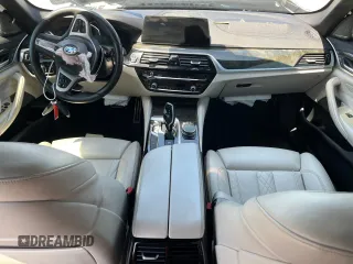 2020 BMW 5 Series M550i xDrive z VIN WBAJS7C01LCD23365, wystawiony jako Copart lot #49166705 z przebiegiem 42 293 mil mil oraz Szkoda całkowita • Salvage title. Historia ofert i sprzedaży dostępna na DreamBid. Obrazek 8.