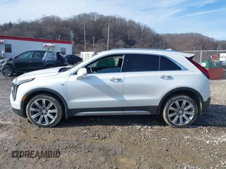 2020 Cadillac XT4 AWD Premium Luxury z VIN 1GYFZDR45LF016381, wystawiony jako IAAI lot #41556874 z przebiegiem 23 887 mil mil oraz . Historia ofert i sprzedaży dostępna na DreamBid. Obrazek 14.