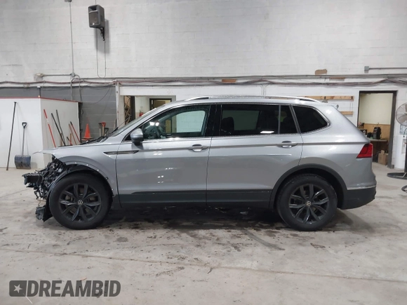 2024 Volkswagen Tiguan SE with VIN 3VVMB7AX8RM084483, listed as a IAAI auction lot 42452619 with 14,618 mi miles and . Bid and sale history available at DreamBid. Image 15.