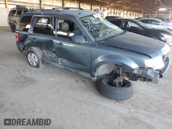 2012 Ford Escape XLT z VIN 1FMCU9DG4CKC69460, wystawiony jako Copart lot #59984225 z przebiegiem Nie podano mil oraz Szkoda całkowita • Salvage title. Historia ofert i sprzedaży dostępna na DreamBid. Obrazek 4.
