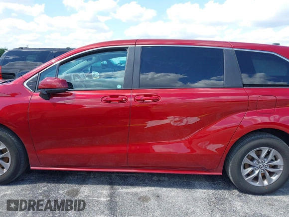 2024 Toyota Sienna LE with VIN 5TDKRKEC4RS188352, listed as a IAAI auction lot 42002909 with 28,307 mi miles. Bid and sale history available at carsss.com. Image 14.
