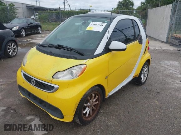 2014 Smart fortwo Pure z VIN WMEEJ3BA0EK738873, wystawiony jako IAAI lot #41993948 z przebiegiem 88 946 mil mil oraz . Historia ofert i sprzedaży dostępna na DreamBid. Obrazek 2.