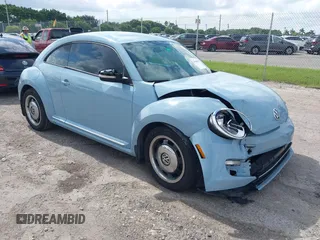 2013 Volkswagen Beetle 2.5L с VIN 3VWJX7AT8DM631449, выставлен на аукционе IAAI как лот 40064318 с пробегом 178 311 миль миль и . История ставок и продаж доступна на DreamBid. Изображение 1.