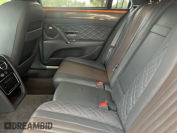 2018 Bentley Flying Spur z VIN SCBEH9ZA1JC066655, wystawiony jako IAAI lot #42395667 z przebiegiem 31 880 mil mil oraz . Historia ofert i sprzedaży dostępna na DreamBid. Obrazek 8.