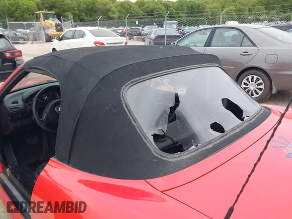 2001 BMW Z3 3.0 z VIN WBACN53451LL46696, wystawiony jako IAAI lot #42171101 z przebiegiem 55 212 mil mil oraz . Historia ofert i sprzedaży dostępna na DreamBid. Obrazek 6.