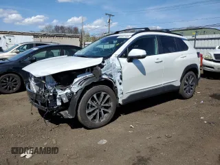 2023 Toyota Corolla Cross XLE z VIN 7MUDAABG8PV072480, wystawiony jako Copart lot #53847495 z przebiegiem 47 754 mil mil oraz Szkody całkowita. Historia ofert i sprzedaży dostępna na DreamBid. Obrazek 1.