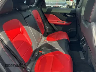 2018 Jaguar F-Pace z VIN SADCL2FN8JA259869, wystawiony jako Copart lot #54601565 z przebiegiem 89 138 mil mil oraz Czysty tytuł • Clean title. Historia ofert i sprzedaży dostępna na DreamBid. Obrazek 6.