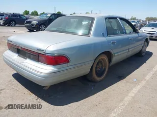 1996 Mercury Grand Marquis GS z VIN 2MELM74W3TX648820, wystawiony jako IAAI lot #42353201 z przebiegiem 125 063 mil mil oraz . Historia ofert i sprzedaży dostępna na DreamBid. Obrazek 4.