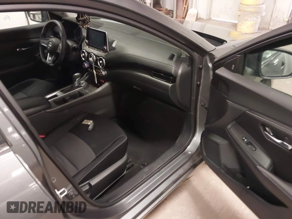 2020 Nissan Sentra SV z VIN 3N1AB8CV4LY232442, wystawiony jako IAAI lot #41887395 z przebiegiem 51 130 mil mil oraz . Historia ofert i sprzedaży dostępna na DreamBid. Obrazek 5.