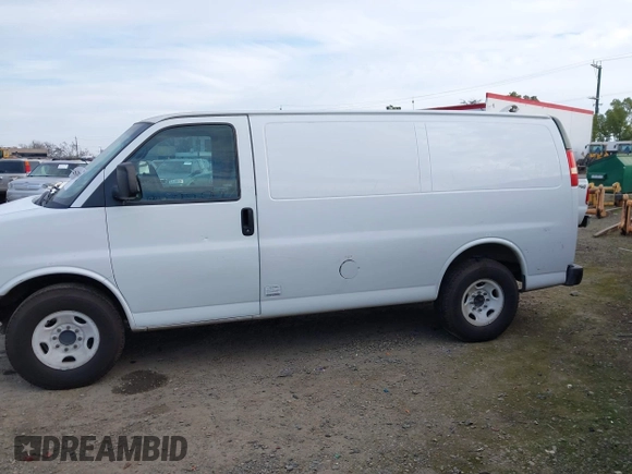 2012 GMC Savana Cargo with VIN 1GTW7FCAXC1180311, listed as a IAAI auction lot 41202714 with 469,562 mi miles. Bid and sale history available at carsss.com. Image 15.