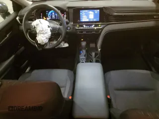 2025 Toyota Camry LE z VIN 4T1DBADK1SU004983, wystawiony jako Copart lot #57421665 z przebiegiem 8 122 mil mil oraz Czysty tytuł • Clean title. Historia ofert i sprzedaży dostępna na DreamBid. Obrazek 8.
