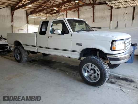 1997 Ford F-250 с VIN 1FTHX26F8VEA18584, выставлен на аукционе Copart как лот 58829945 с пробегом 337 016 миль миль и Списание • Salvage title. История ставок и продаж доступна на DreamBid. Изображение 4.