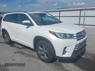 2019 Toyota Highlander Limited z VIN 5TDDZRFH9KS972799, wystawiony jako IAAI lot #42675544 z przebiegiem 49 921 mil mil oraz . Historia ofert i sprzedaży dostępna na DreamBid. Obrazek 1.