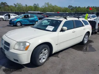 2005 Dodge Magnum SE with VIN 2D4FV48V85H648064, listed as a IAAI auction lot 41930901 with 213,453 mi miles. Bid and sale history available at carsss.com. Image 2.