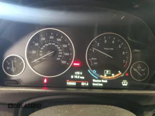 2015 BMW 3 Series 328i xDrive с VIN WBA3B5G52FNS15121, выставлен на аукционе Copart как лот 60966165 с пробегом 105 663 миль миль и Списание • Salvage title. История ставок и продаж доступна на DreamBid. Изображение 9.