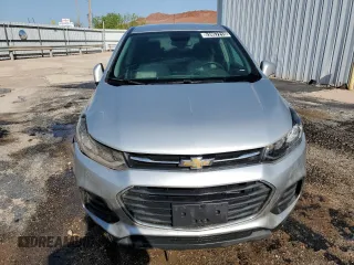 2021 Chevrolet Trax LS z VIN KL7CJKSB9MB306982, wystawiony jako Copart lot #52457215 z przebiegiem 95 949 mil mil oraz Czysty tytuł • Clean title. Historia ofert i sprzedaży dostępna na DreamBid. Obrazek 5.