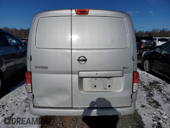 2013 Nissan NV200 SV with VIN 3N6CM0KN8DK690795, listed as a Copart auction lot 41579545 with 154,047 mi miles and Clean title. Bid and sale history available at DreamBid. Image 6.