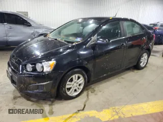 2012 Chevrolet Sonic LT z VIN 1G1JD5SH4C4117157, wystawiony jako Copart lot #55872525 z przebiegiem 150 167 mil mil oraz Czysty tytuł • Clean title. Historia ofert i sprzedaży dostępna na DreamBid. Obrazek 1.