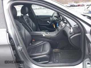 2019 Mercedes-Benz C 300 z VIN 55SWF8EBXKU291272, wystawiony jako IAAI lot #41976071 z przebiegiem 59 100 mil mil oraz . Historia ofert i sprzedaży dostępna na DreamBid. Obrazek 5.
