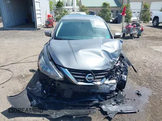 2017 Nissan Altima SV z VIN 1N4AL3AP6HC498990, wystawiony jako IAAI lot #42095268 z przebiegiem 105 253 mil mil oraz . Historia ofert i sprzedaży dostępna na DreamBid. Obrazek 11.