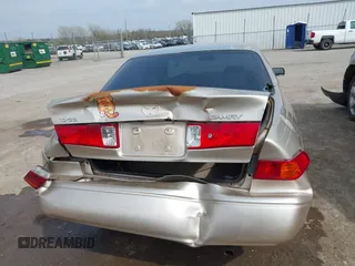 2001 Toyota Camry CE with VIN 4T1BG22K51U110482, listed as a IAAI auction lot 41937181 with 204,334 mi miles. Bid and sale history available at carsss.com. Image 6.