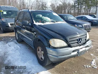 1998 Mercedes-Benz M-Class with VIN 4JGAB54E5WA041689, listed as a IAAI auction lot 41302422 with 207,103 mi miles. Bid and sale history available at carsss.com. Image 1.