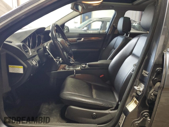 2013 Mercedes-Benz C 300 Sport z VIN WDDGF8AB2DR259172, wystawiony jako Copart lot #57073655 z przebiegiem 124 247 mil mil oraz Szkoda całkowita • Salvage title. Historia ofert i sprzedaży dostępna na DreamBid. Obrazek 7.