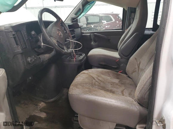2022 GMC Savana Cargo Van with VIN 1GTW7AFP3N1290963, listed as a Copart auction lot 45167374 with 43,924 mi miles and Salvage Title. Bid and sale history available at carsss.com. Image 7.