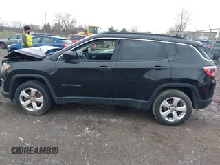 2018 Jeep Compass Altitude with VIN 3C4NJDBB2JT108035, listed as a IAAI auction lot 42013400 with 179,886 mi miles and . Bid and sale history available at carsss.com. Image 14.