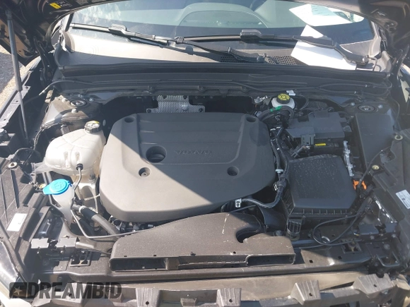 2025 Volvo XC40 Core Bright Theme with VIN YV4L12UJ0S2507803, listed as a IAAI auction lot 42551329 with 6,066 mi miles and . Bid and sale history available at DreamBid. Image 10.