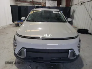 2025 Hyundai Kona SEL with VIN KM8HB3ABXSU261061, listed as a Copart auction lot 51862675 with 2,413 mi miles and Salvage Title. Bid and sale history available at carsss.com. Image 5.