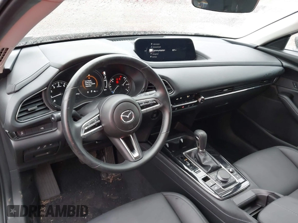 2023 Mazda CX-30 S Preferred z VIN 3MVDMBCM5PM576771, wystawiony jako IAAI lot #42244842 z przebiegiem 14 814 mil mil oraz . Historia ofert i sprzedaży dostępna na DreamBid. Obrazek 18.