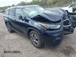 2023 Toyota Highlander L z VIN 5TDKDRAH8PS045667, wystawiony jako IAAI lot #41719988 z przebiegiem 29 441 mil mil oraz . Historia ofert i sprzedaży dostępna na DreamBid. Obrazek 1.