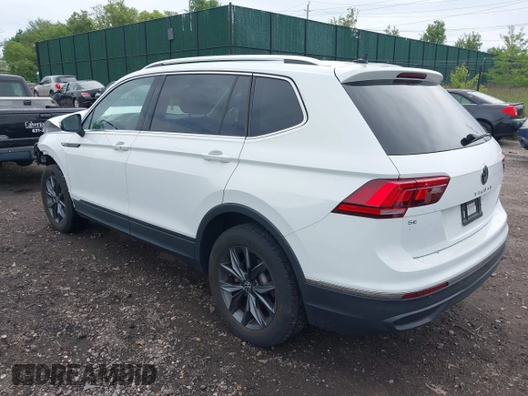 2022 Volkswagen Tiguan SE z VIN 3VV2B7AX8NM109450, wystawiony jako IAAI lot #42248707 z przebiegiem 18 603 mil mil oraz . Historia ofert i sprzedaży dostępna na DreamBid. Obrazek 3.