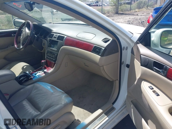 2002 Lexus ES 300 with VIN JTHBF30G425028944, listed as a IAAI auction lot 42057912 with 112,470 mi miles. Bid and sale history available at carsss.com. Image 5.